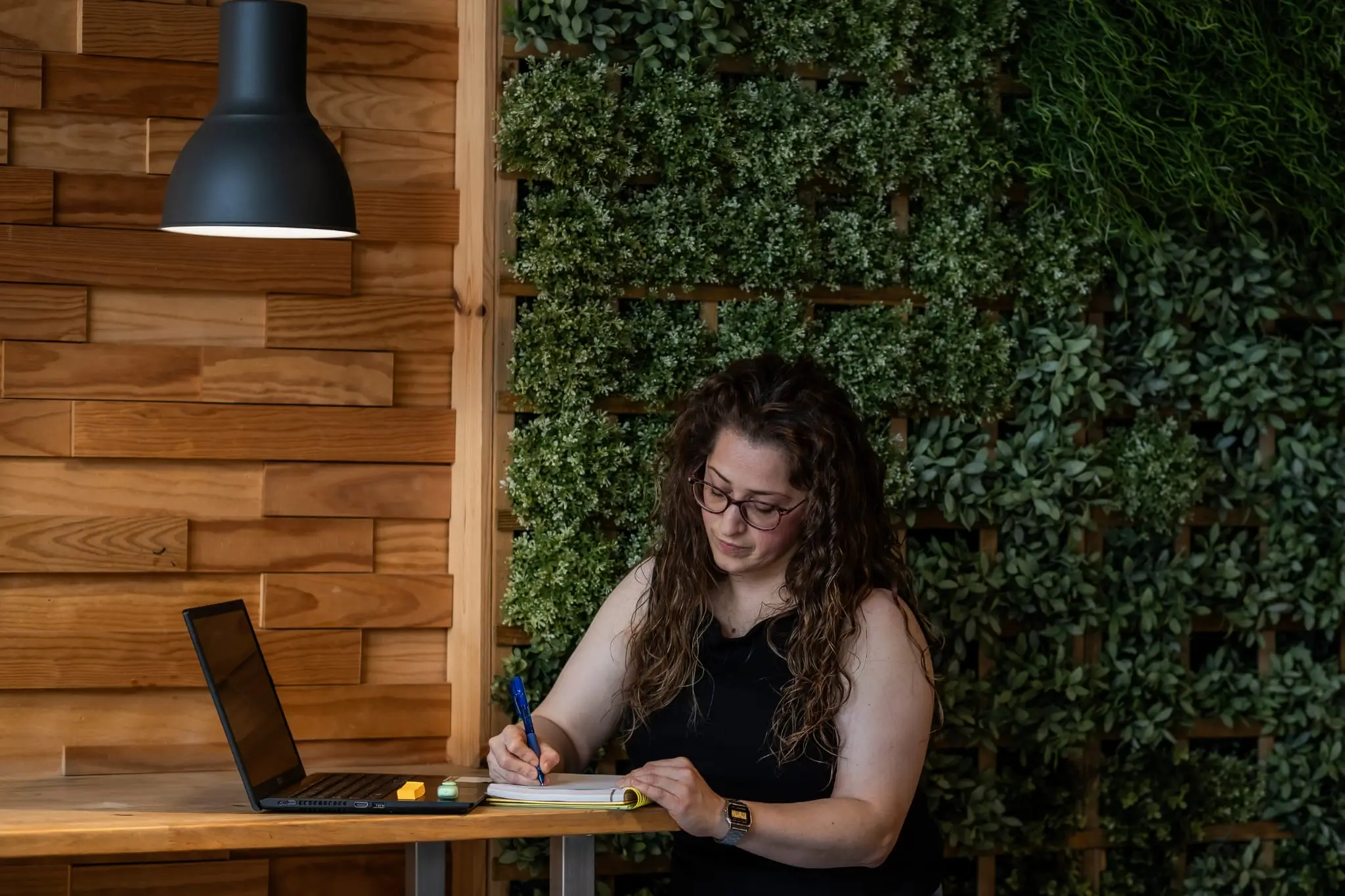 Estrategia digital y contenido para emprendedores.